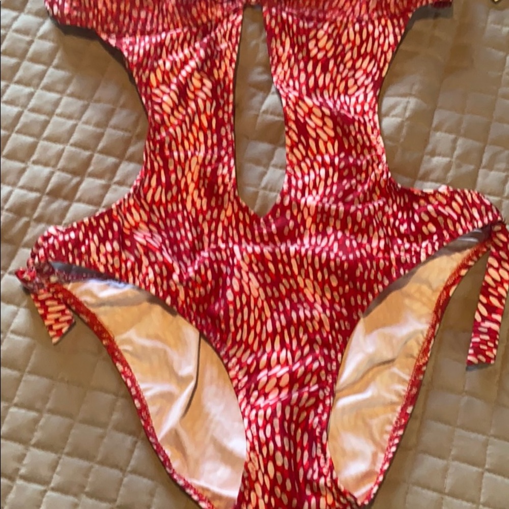 Pretty suit with cut outs and tie sides.  NWT - Picture 3 of 5